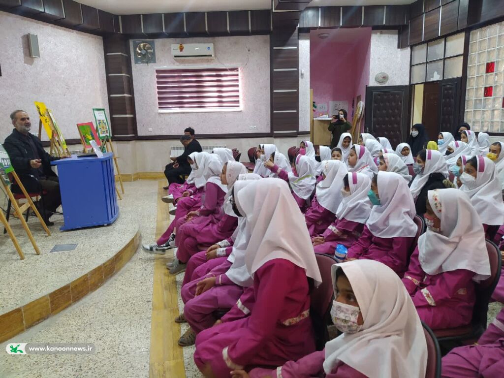 نمایشگاه کتابهای پرخواننده در مرکز فرهنگیهنری گالیکش