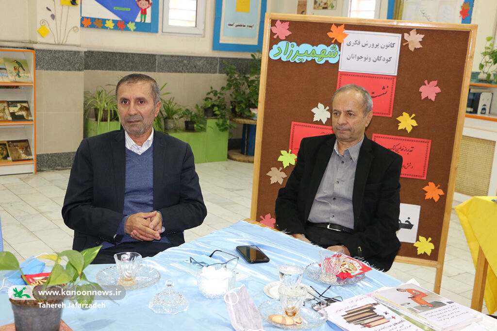 نشست ادبی «ادیبانه» در کانون شهمیرزاد