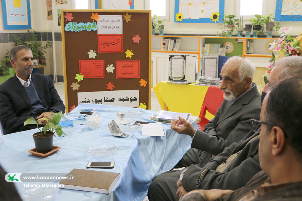 نشست ادبی «ادیبانه» در کانون شهمیرزاد