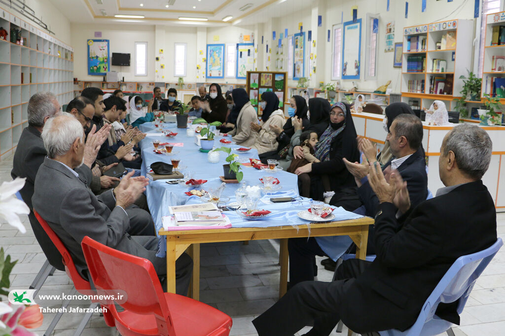 نشست ادبی «ادیبانه» در کانون شهمیرزاد