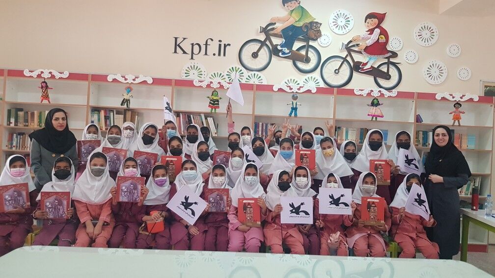 زنگ کتاب و کتابخوانی در مراکز کانون و مدارس استان هرمزگان طنین انداز شد