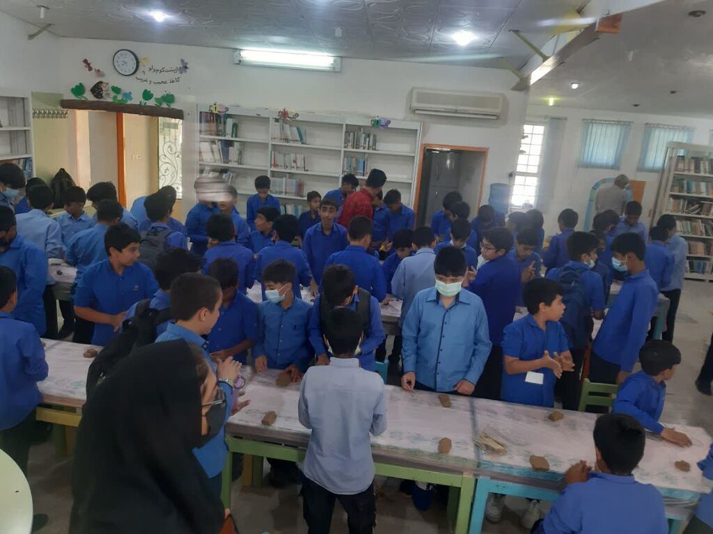 زنگ کتاب و کتابخوانی در مراکز کانون و مدارس استان هرمزگان طنین انداز شد