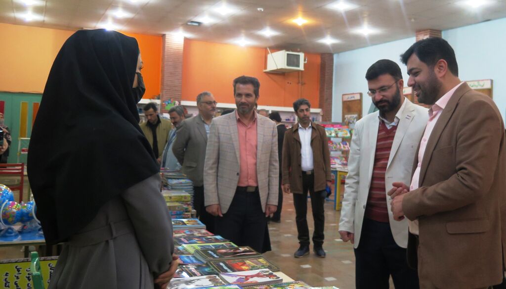 افتتاح نخستین نمایشگاه تخصصی کتاب کودک و نوجوان در کانون استان قزوین