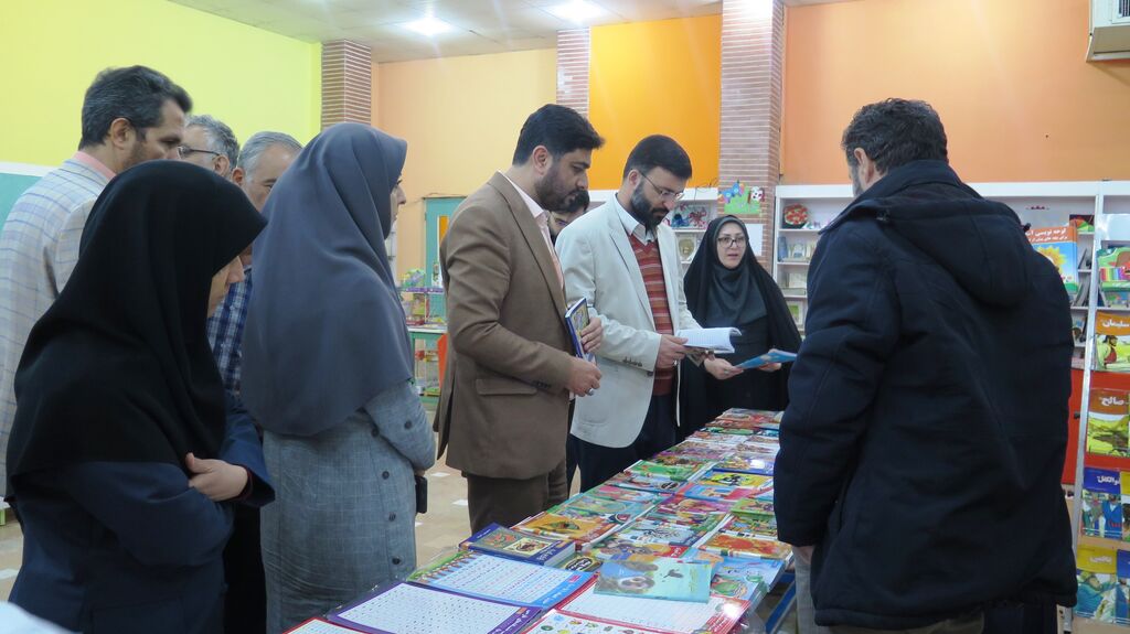 افتتاح نخستین نمایشگاه تخصصی کتاب کودک و نوجوان در کانون استان قزوین