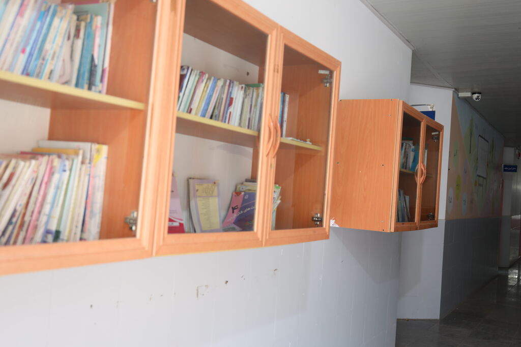اهدا ۵۰۰ جلد کتاب به کتابخانه مدرسه ابا صالح در چناران شهر