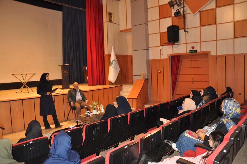 «کتابخانه کوچک کلاسی» یکی از راههای اصلی برون رفت از بحران کتاب نخوانی است