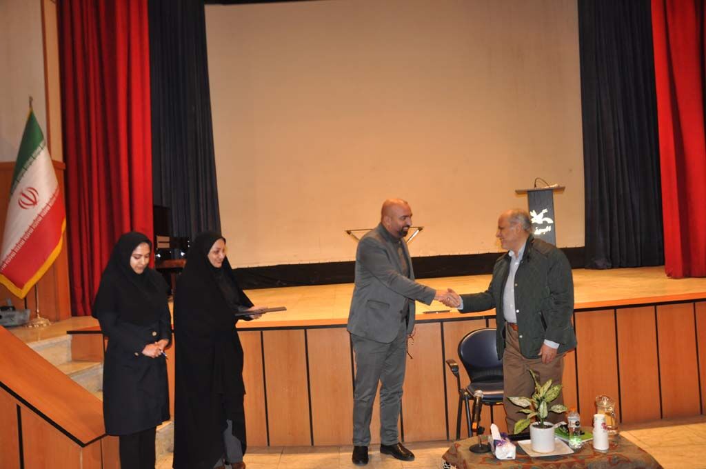 «کتابخانه کوچک کلاسی» یکی از راههای اصلی برون رفت از بحران کتاب نخوانی است