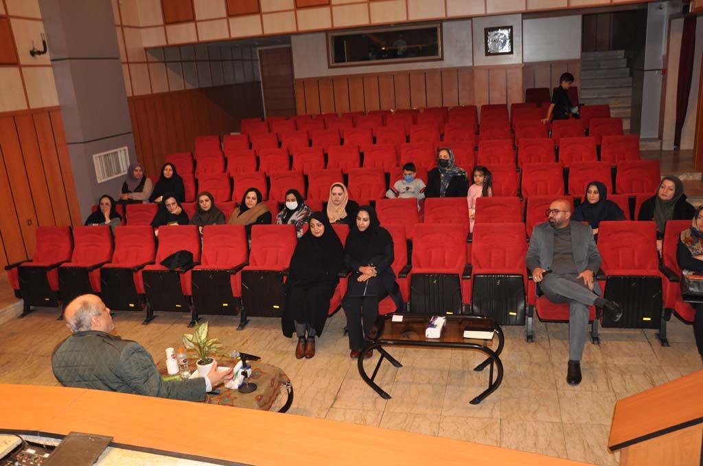 «کتابخانه کوچک کلاسی» یکی از راه‌های اصلی برون رفت از بحران کتاب نخوانی است 