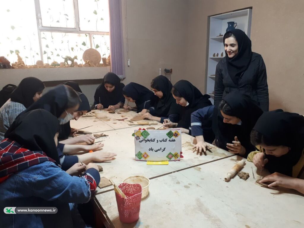 شادی بچه های روستای چشمه سرخه خرم آباد با پیک امید کانون لرستان