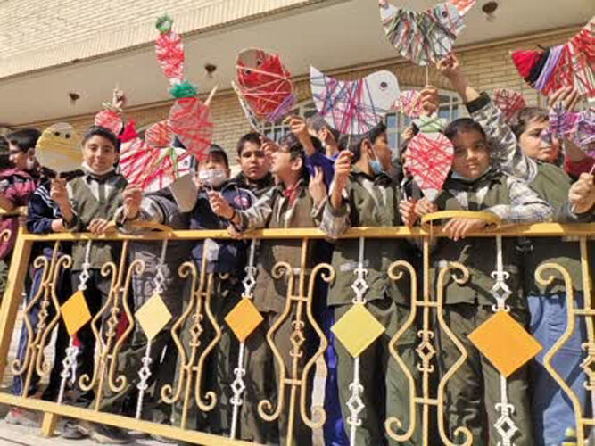 کلاغ خنزرپنزری بازی و سرگرمی با کتاب "کلاغ خنزر پنزری"