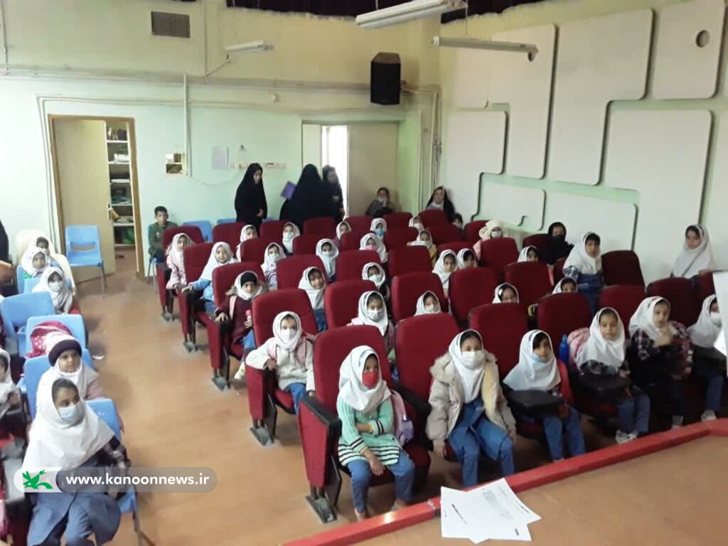 هفته کتاب و کتابخوانی با شعار " ما همانیم که می خوانیم" در مراکز کانون پرورش استان 