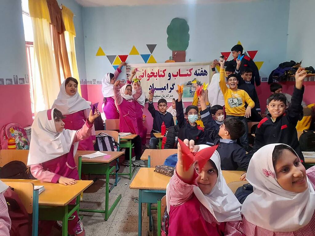 اجرای برنامه های پیک امید کانون در روستاهای مازندران 
