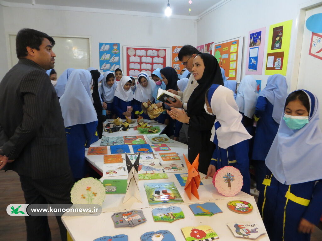 مدیر آموزش و پرورش شهرستان دشتی از نمایشگاه آثار اعضا بازدید کرد
