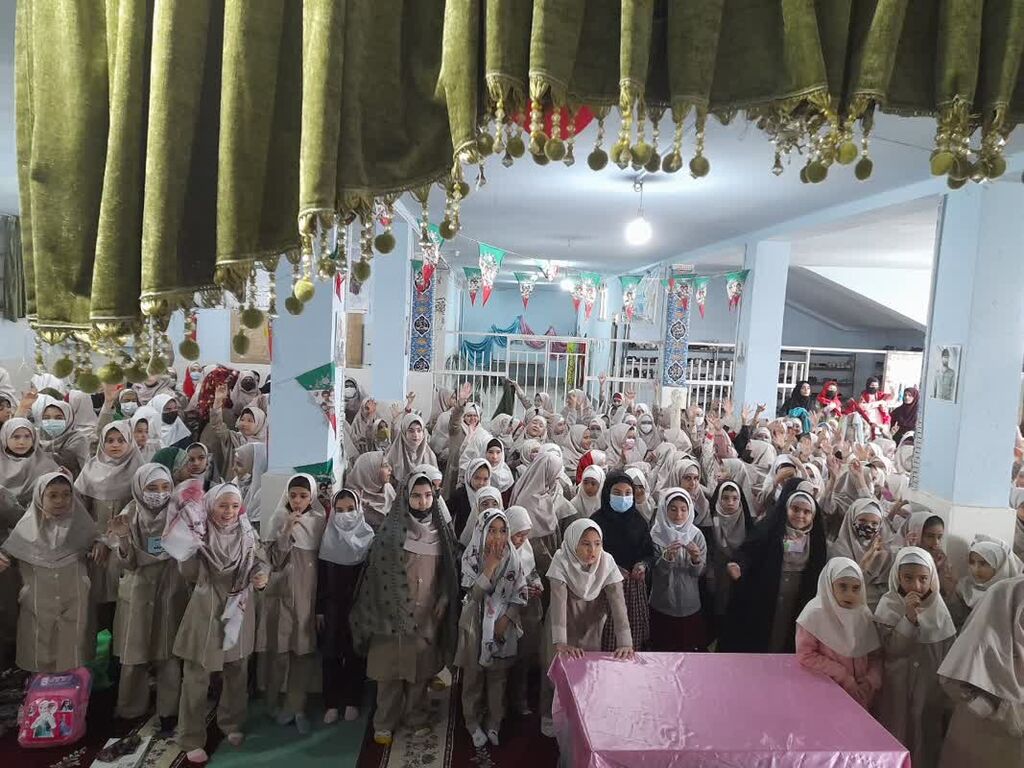 "دورهمی با کتاب " "دورهمی با کتاب "