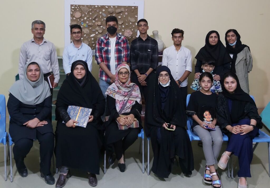 نشست انجمن شاعران نوجوان در مرکز کانون شماره ی ۴ بندرعباس