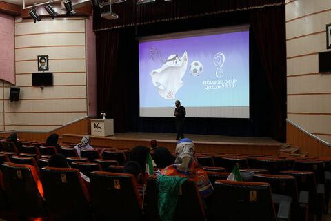 مسابقه فوتبال ایران و انگلیس به صورت زنده از سینما کانون ساری