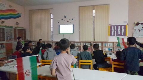 مسابقه فوتبال ایران و انگلیس به صورت زنده درمرکز۳ کانون قم پخش شد