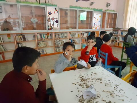 مسابقه فوتبال ایران و انگلیس به صورت زنده درمرکز۳ کانون قم پخش شد