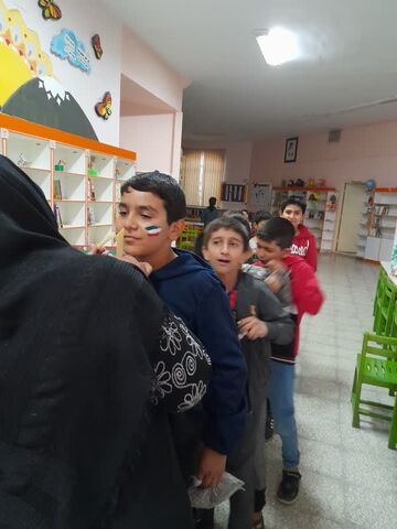 مسابقه فوتبال ایران و انگلیس به صورت زنده درمرکز۳ کانون قم پخش شد