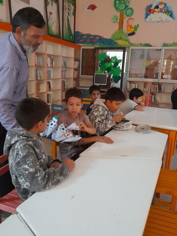 مسابقه فوتبال ایران و انگلیس به صورت زنده درمرکز۳ کانون قم پخش شد