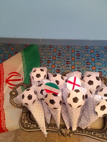 مسابقه فوتبال ایران و انگلیس به صورت زنده درمرکز۳ کانون قم پخش شد