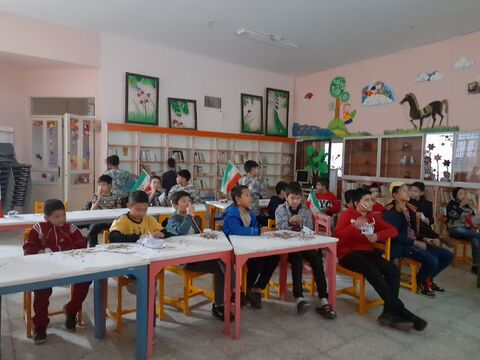 مسابقه فوتبال ایران و انگلیس به صورت زنده درمرکز۳ کانون قم پخش شد