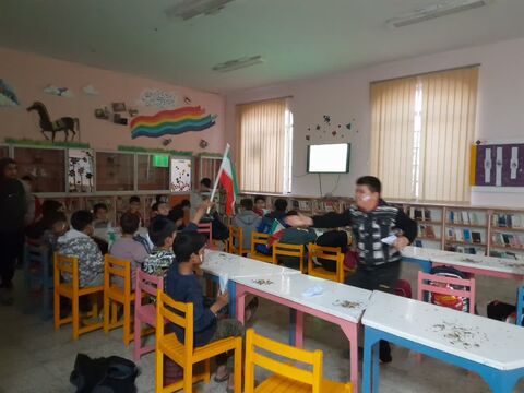 مسابقه فوتبال ایران و انگلیس به صورت زنده درمرکز۳ کانون قم پخش شد