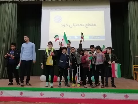 مسابقه فوتبال ایران و انگلیس به صورت زنده درمراکزکانون قم پخش شد