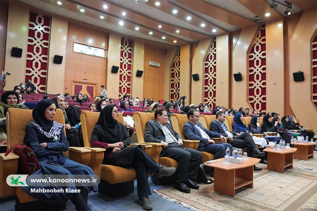 قصه‌گوی مازندرانی رتبه دوم جشنواره منطقه‌ای قصه‌گویی را کسب کرد