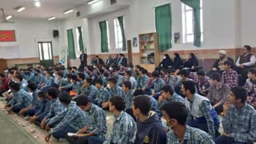 اقامه نماز ارج نهادن کانون به طرح" دوشنبه های نماز"