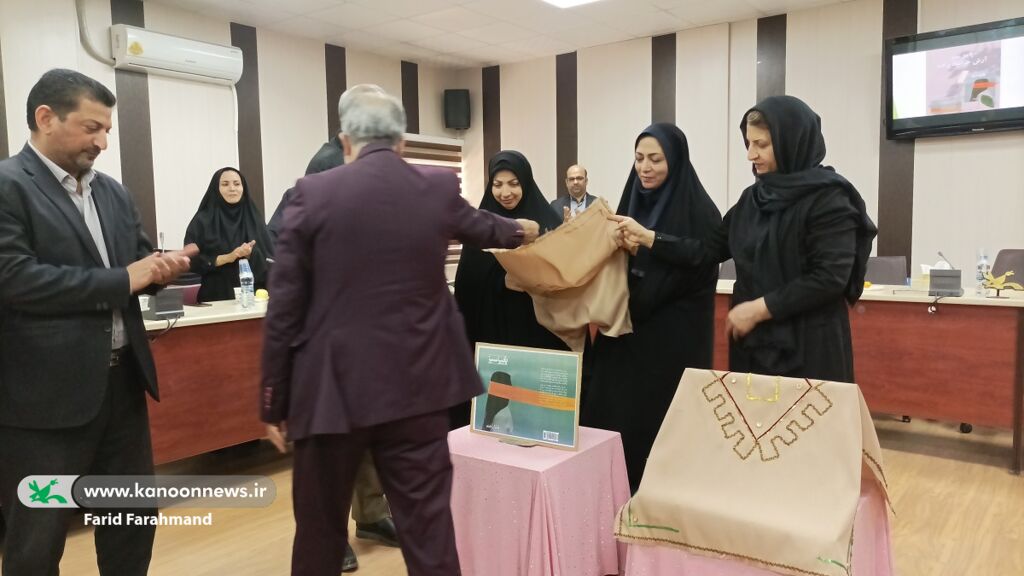 آیین رونمایی از دو دفتر شعر در کانون سیستان و بلوچستان