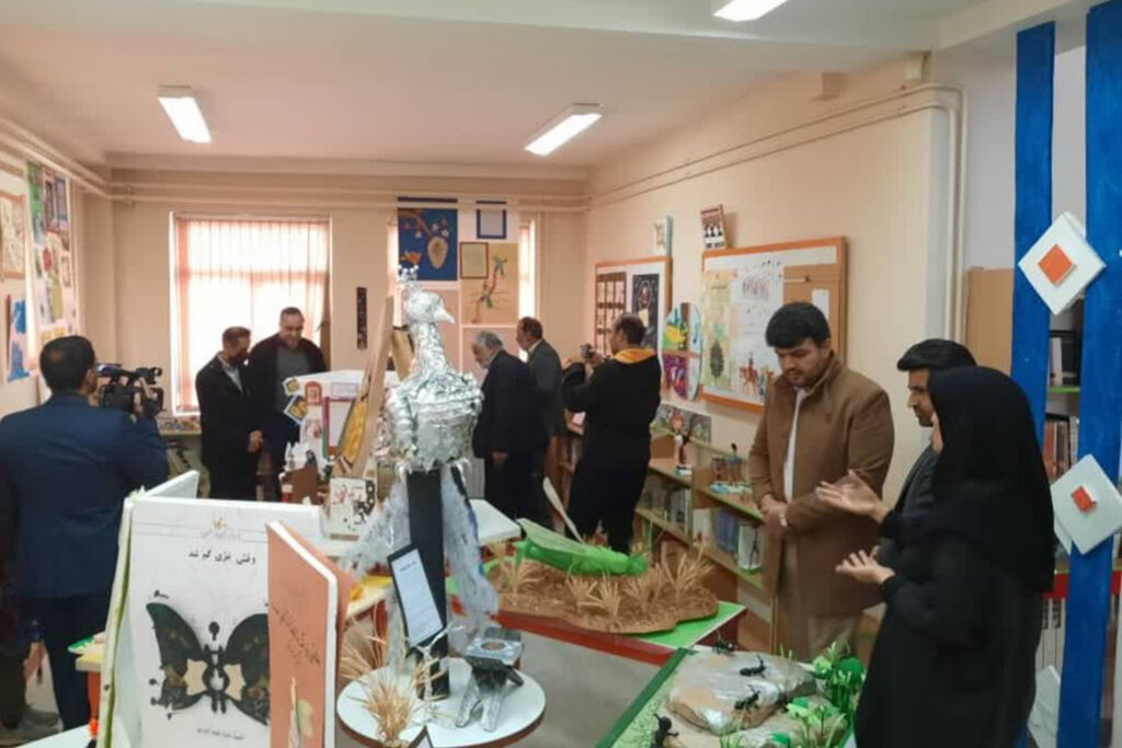 تقدیر از کتابخوانان برتر گندمان و جشن کتابخوانی بروجن در "جشن دانایی"