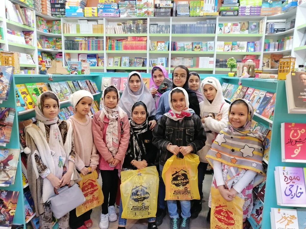 "قرار در کتابفروشی" "قرار در کتابفروشی"