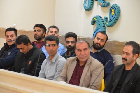 جلسه با خدمات و نگهبانان