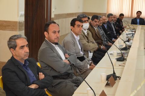 جلسه با خدمات و نگهبانان