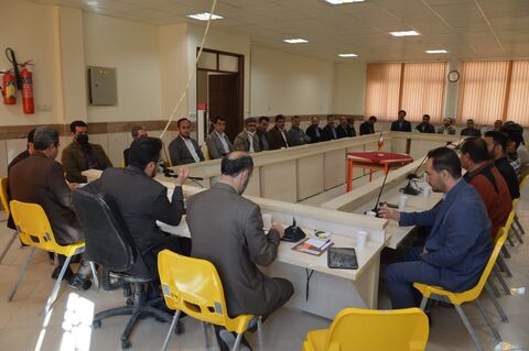 جلسه با خدمات و نگهبانان