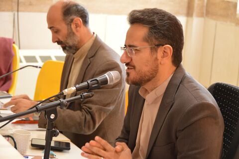 جلسه با خدمات و نگهبانان