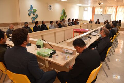 جلسه با خدمات و نگهبانان