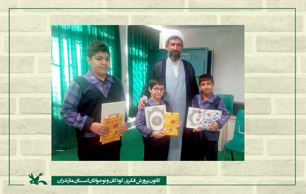 امام جمعه بخش چهاردانگه از کتابخوانان برتر کانون کیاسر  تقدیر کرد با حضور امام جمعه بخش چهاردانگه از کتابخوانان برتر کانون کیاسر تقدیر شد