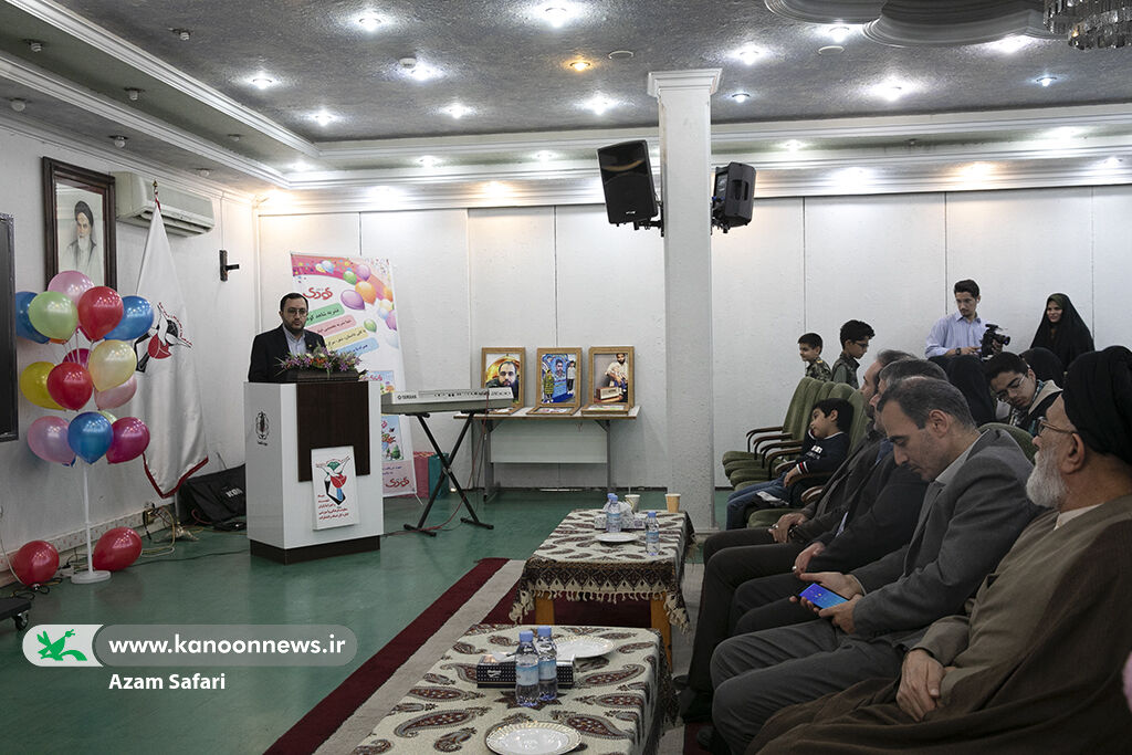 تأکید بر تربیت نویسندگان نوجوان و نوقلم