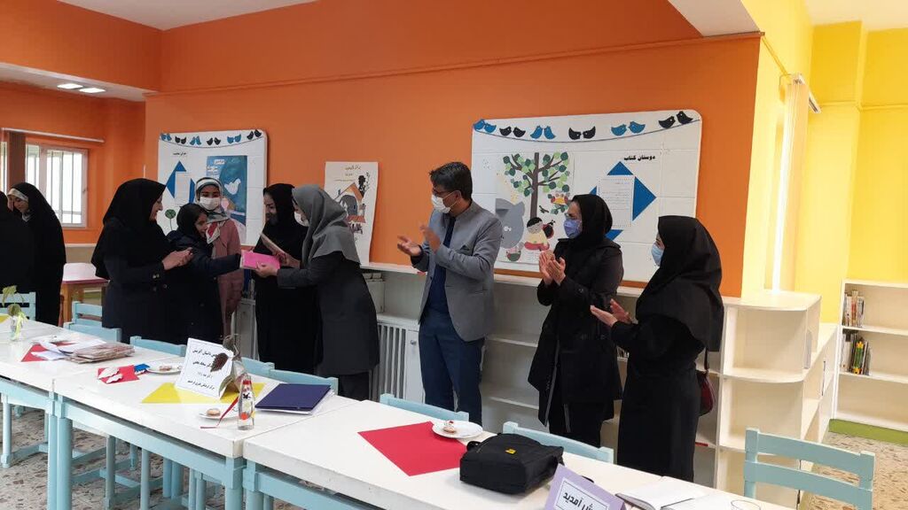 نقد کتاب "راز شبحی در مه" در چهارمحال و بختیاری