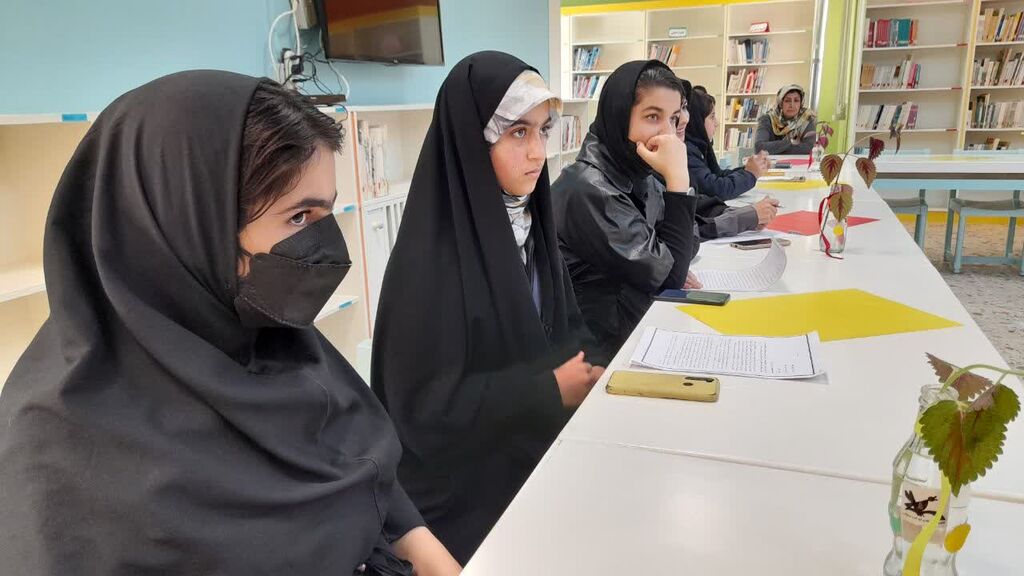 نقد کتاب "راز شبحی در مه" در چهارمحال و بختیاری