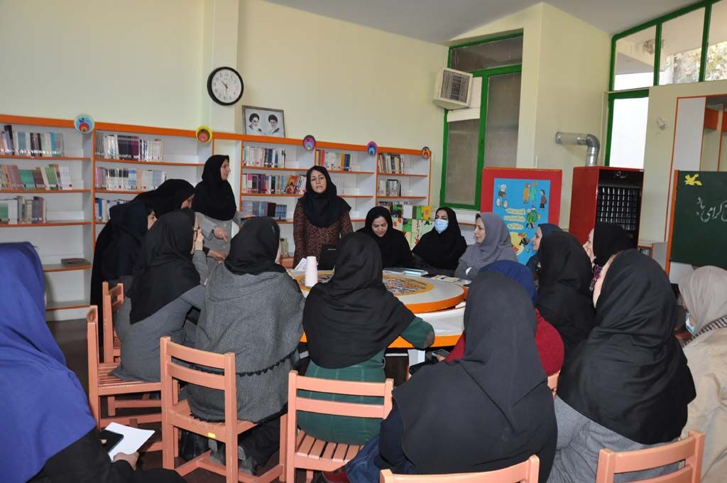 نشست صمیمانهی سرپرست، کارشناسان و مربیان فرهنگی کانون البرز