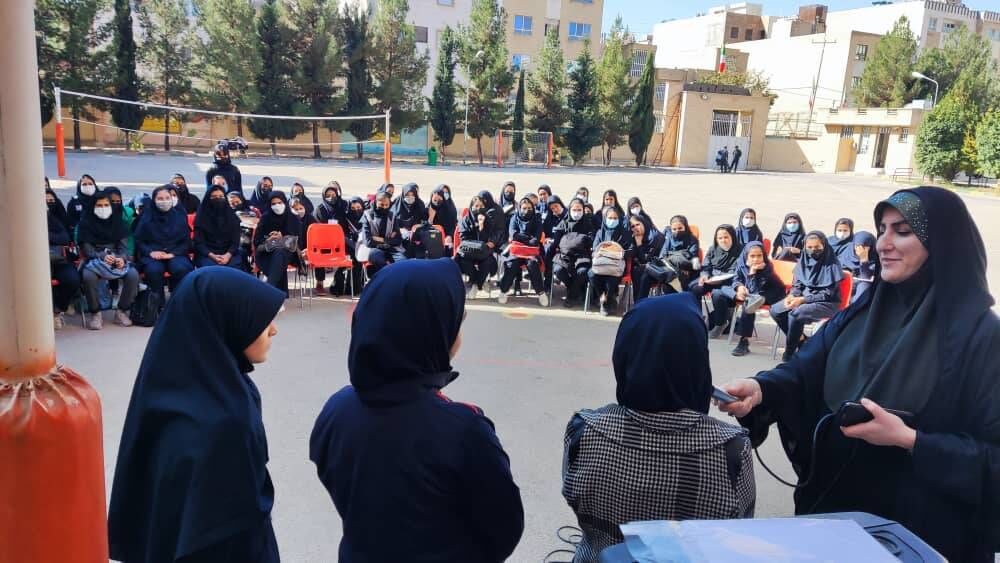 طرح پیک امید کانون پرورش فکری فارس در مدارس عشایری اجرا شد