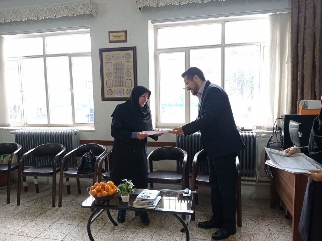 تقدیر از مدارس تقدیر از مدارس فعال در طرح کانون_مدرسه/ توافق بر تولیدات مشترک کانون و مدارس کرمانشاه در راستای تحقق عدالت تربیتی