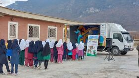 اجرای برنامه کامیونت نمایش سیار کانون گلستان در روستاهای کمتر توسعه یافته