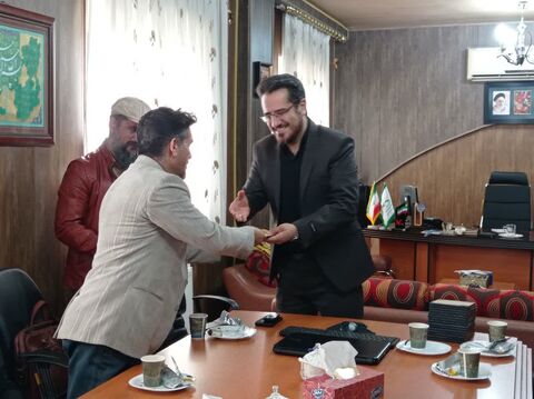 جلسه تقدیر از عوامل نمایش روایت عشق و عطش