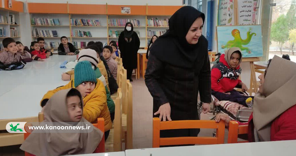 مرکز فرهنگی، هنری یک ابرکوه میزبان «همسایگان مهربان خدا» شد