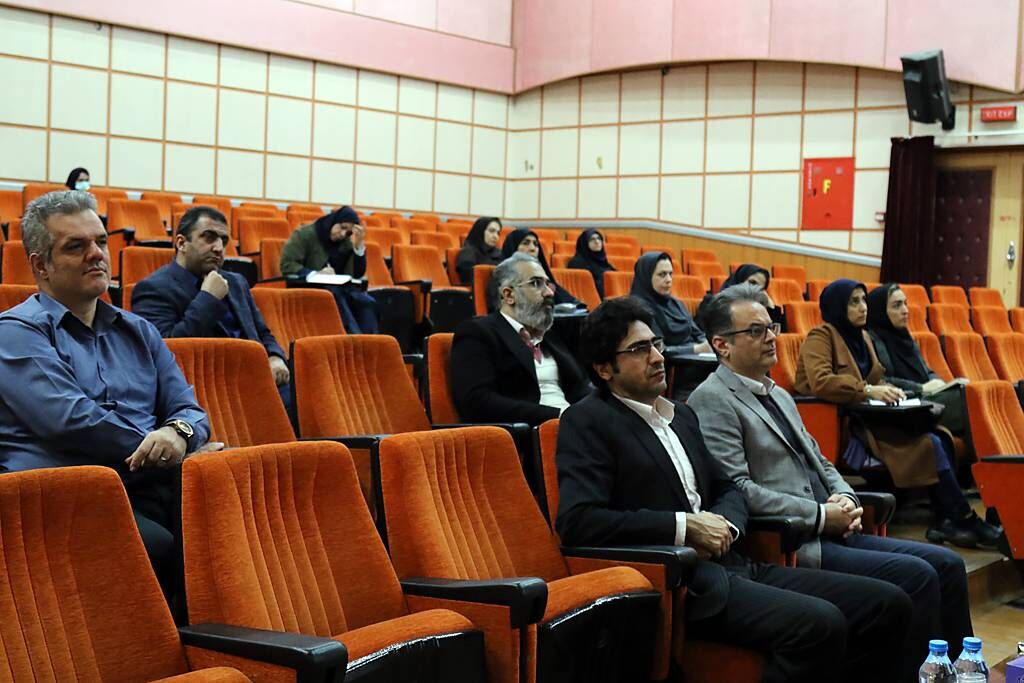 نشست علمی ترویجی جستارنویسی در کانون مازندران برگزار شد