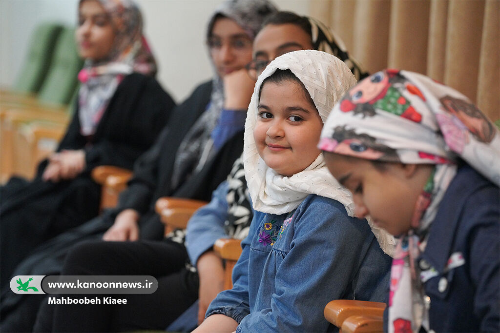 حضور اعضا و مربیان پژوهشگر استان قم در آیین نکوداشت برگزیدگان هفته پژوهش کانون